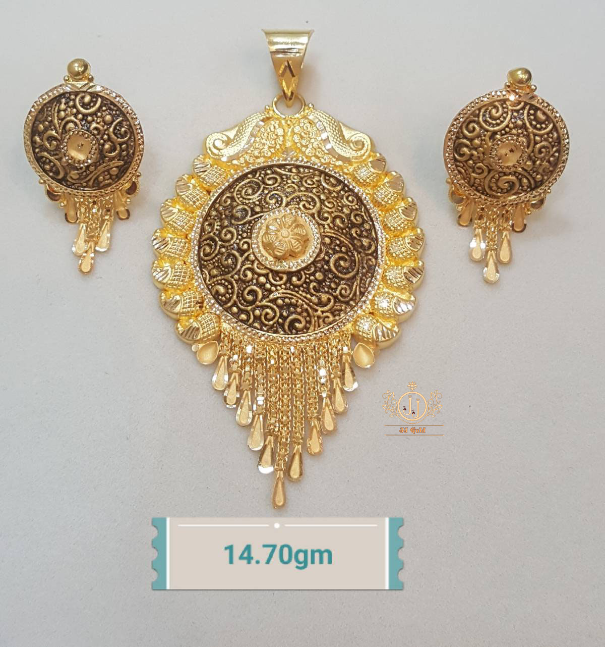 single kunda gold pendant